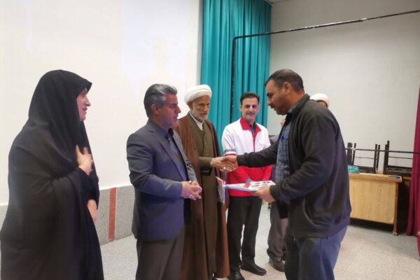 اجرای طرح ملی خادم و خانه های هلال شهری و روستایی در نهاوند